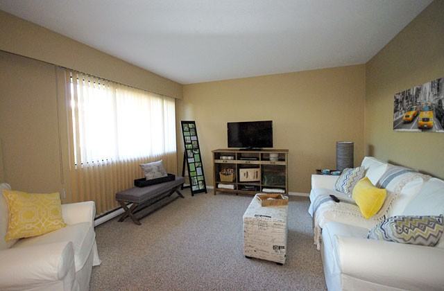 Rembrandt Apartments - Photo 2 of 24