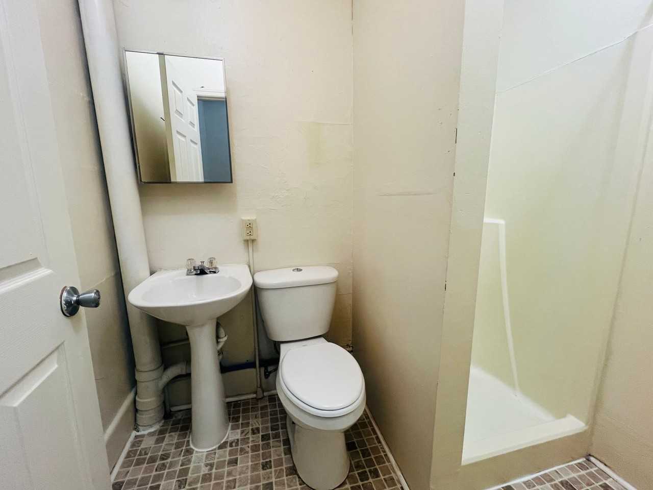 759 Garrison Ave - Photo 6 of 15