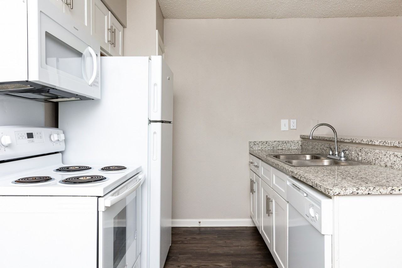 Lovato - Photo 4 of 18