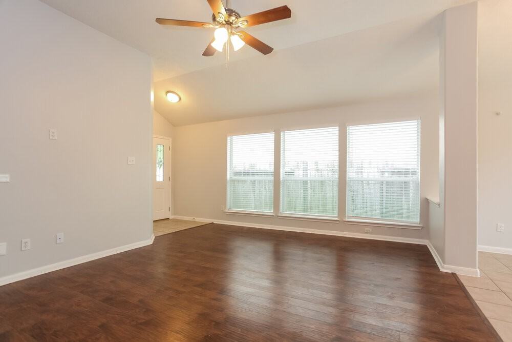 8215 Point Pendleton Dr - Photo 3 of 16