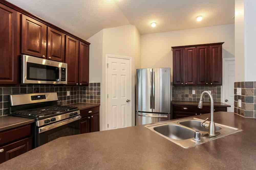 8215 Point Pendleton Dr - Photo 5 of 16