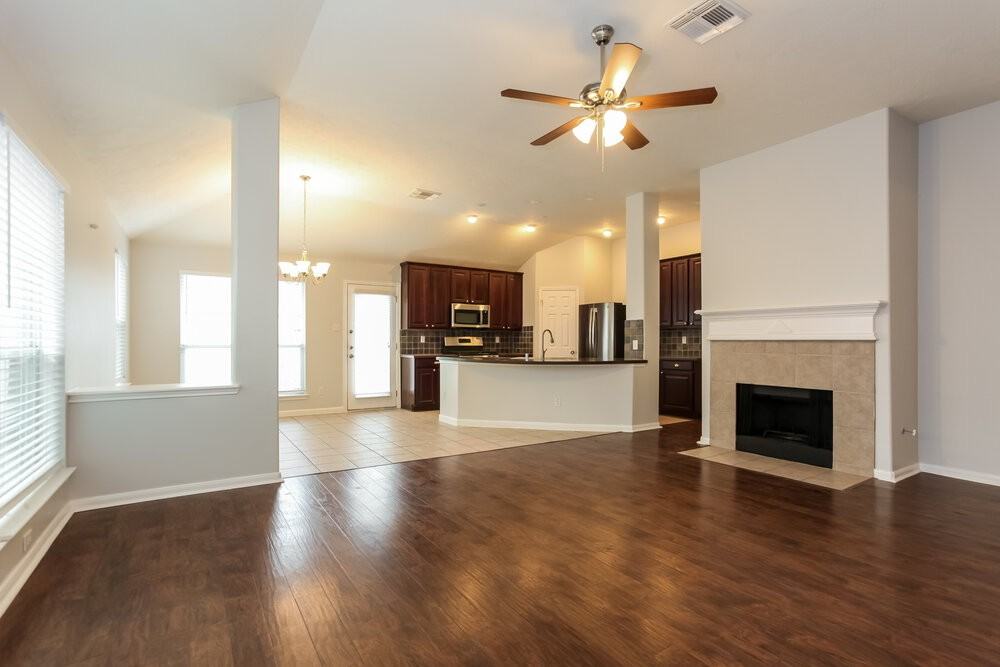 8215 Point Pendleton Dr - Photo 6 of 16