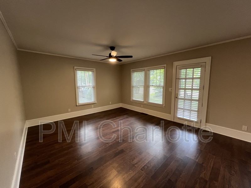 1525 Browns Ave - Photo 4 of 21