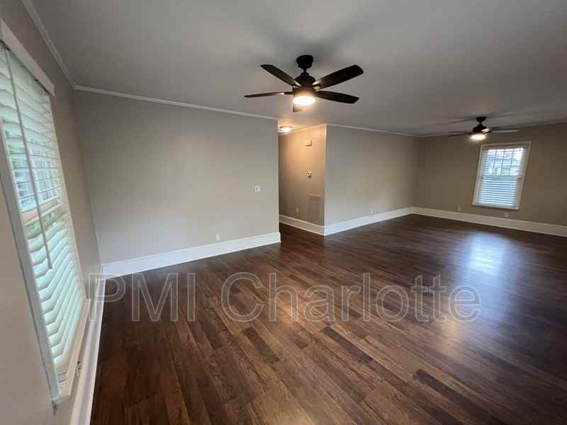 1525 Browns Ave - Photo 5 of 21