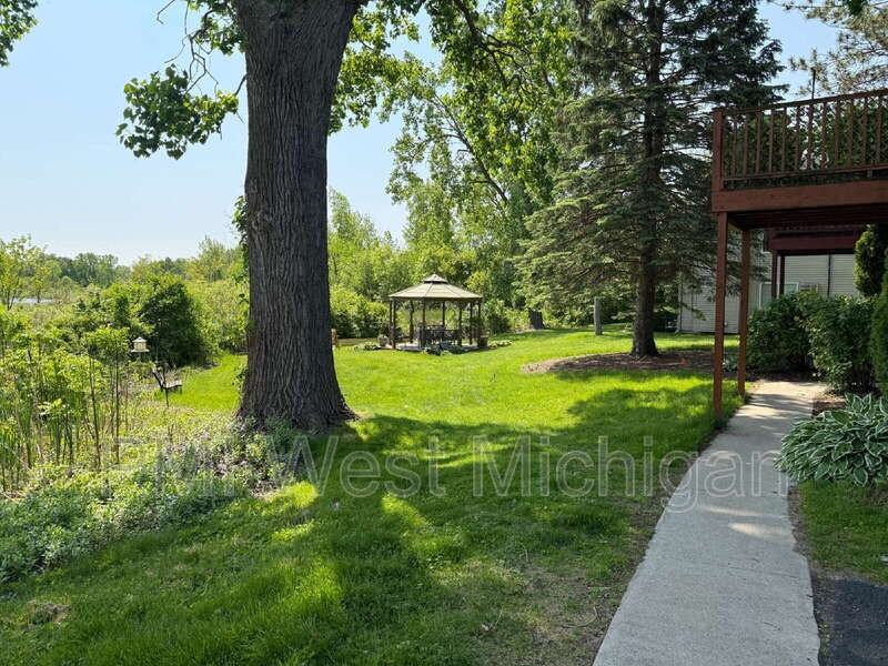 5864 Shaw St #3 - Photo 3 of 23