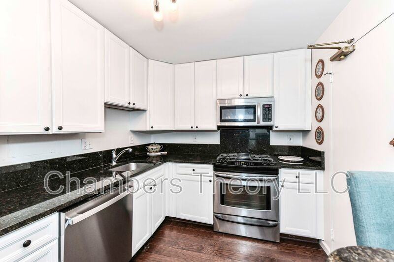 1300 Army Navy Dr #817 - Photo 2 of 26