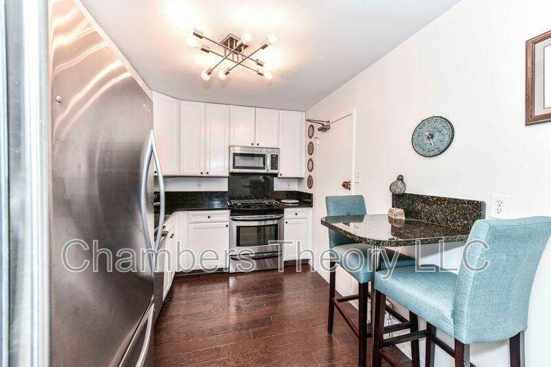 1300 Army Navy Dr #817 - Photo 3 of 26