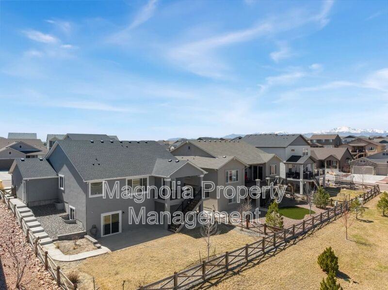 9340 Blue Birch Ct - Photo 5 of 30