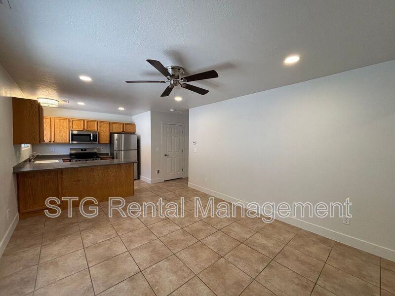 696 Nw #B - Photo 2 of 24