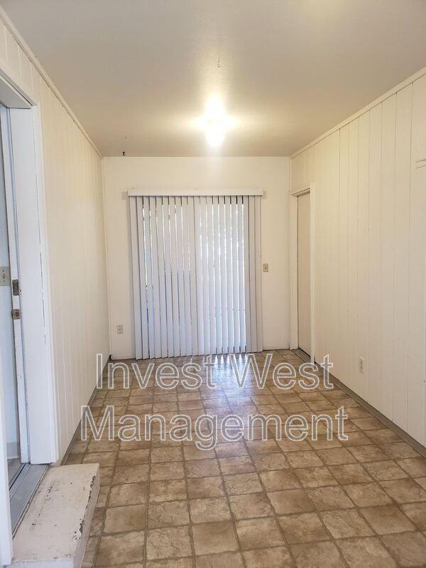 1714 Se 145th Ct - Photo 2 of 28