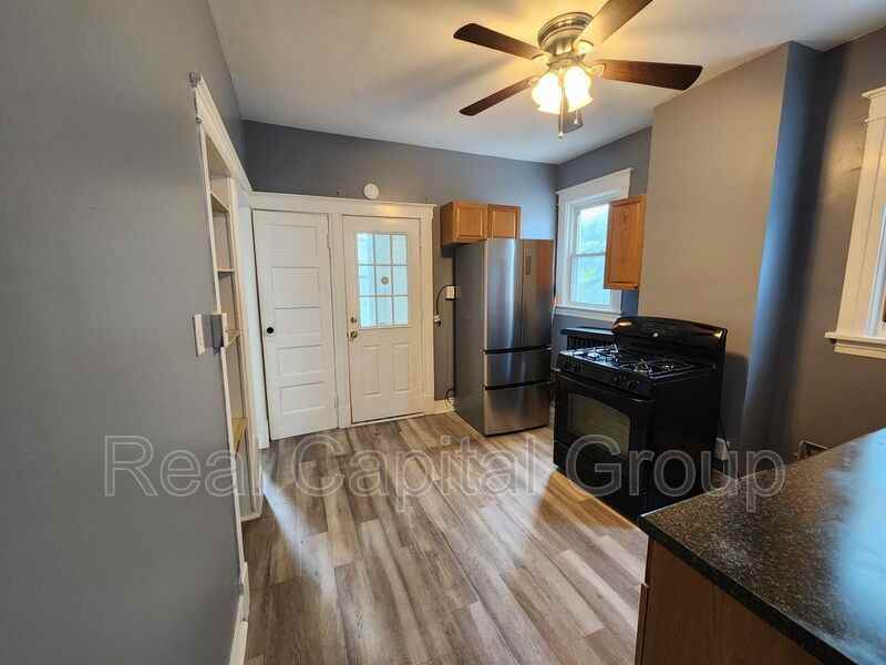 37 Hurlbut St - Photo 6 of 14