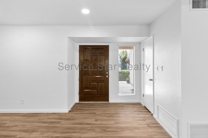7320 E Rose Ln - Photo 4 of 27