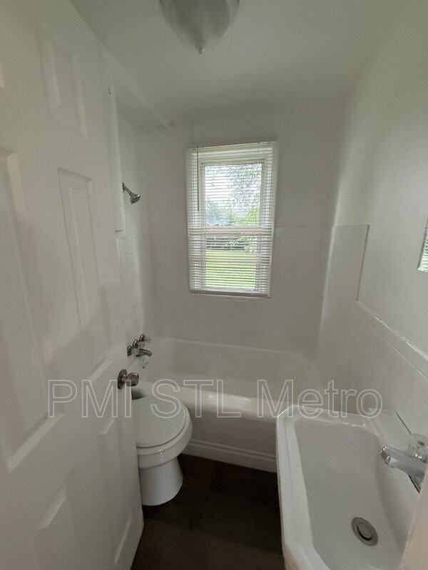 240 Reasor Dr - Photo 4 of 9
