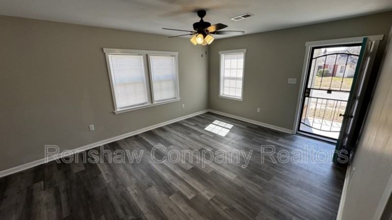 2112 Benton St - Photo 2 of 19