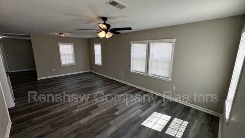 2112 Benton St - Photo 3 of 19