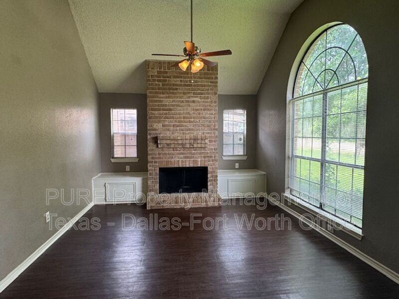 1404 Straus Rd - Photo 2 of 27