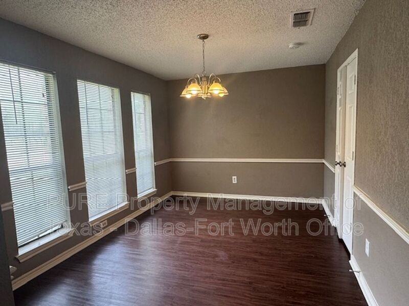 1404 Straus Rd - Photo 3 of 27