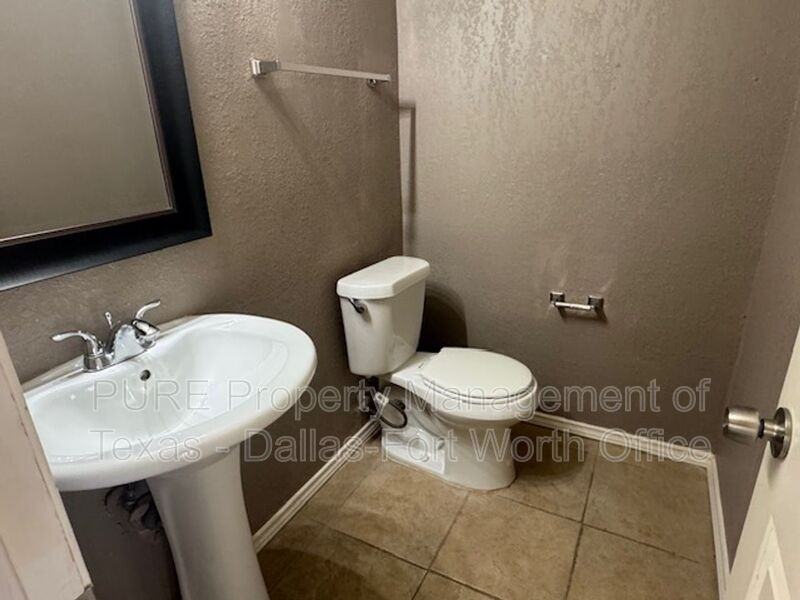 1404 Straus Rd - Photo 5 of 27