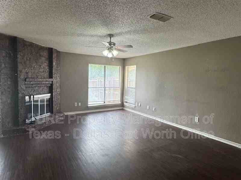 1404 Straus Rd - Photo 6 of 27