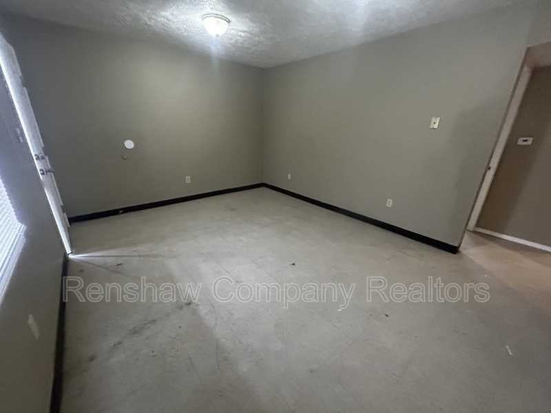 1282 Fairground Rd - Photo 3 of 10