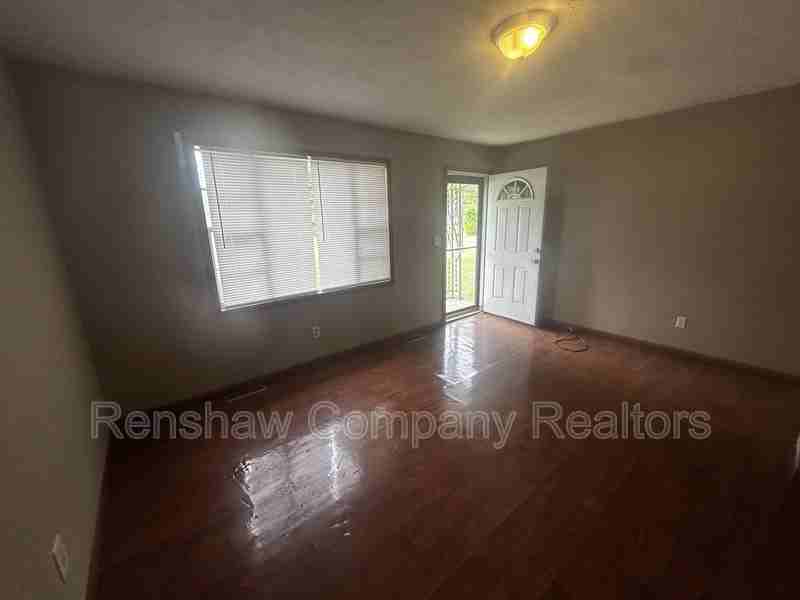 109 Mclin St - Photo 2 of 16