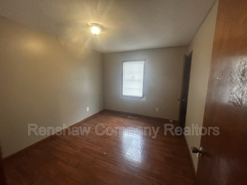 109 Mclin St - Photo 3 of 16