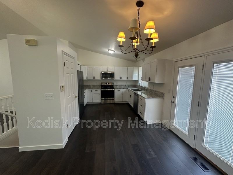1802 Sw - Photo 4 of 24