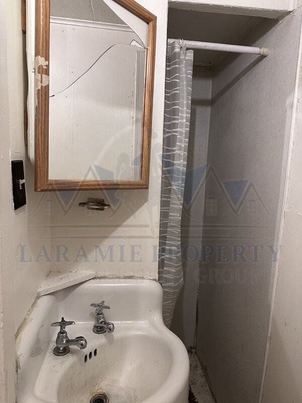 912 E Park Ave - Photo 5 of 12