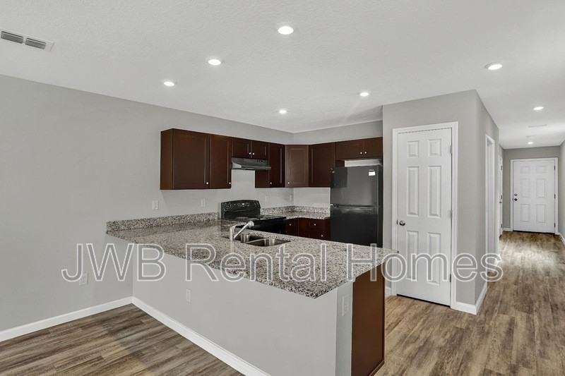 9819 Morgan Marsh Ct - Photo 2 of 15