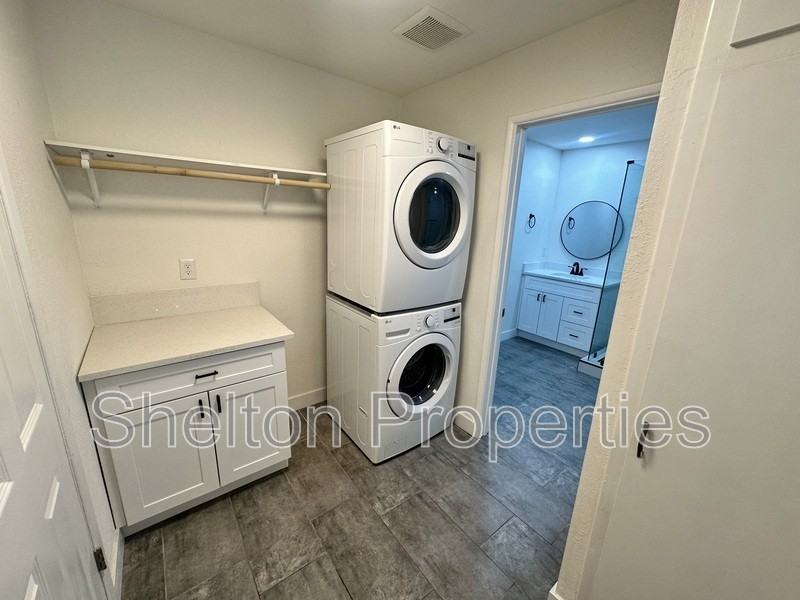 10806 W Camelot Cir - Photo 6 of 18