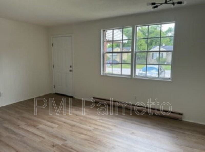1216 Chevis St #B - Photo 3 of 14