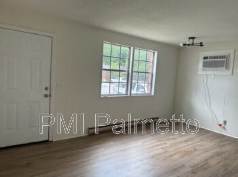 1216 Chevis St #B - Photo 4 of 14
