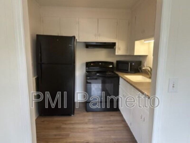 1216 Chevis St #B - Photo 5 of 14
