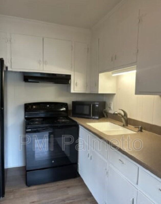 1216 Chevis St #B - Photo 6 of 14
