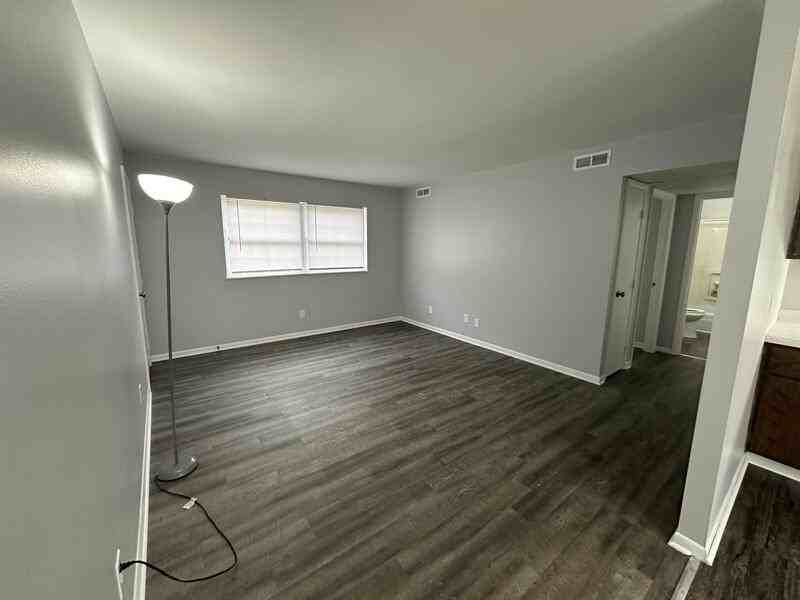 205 Long St #7 - Photo 3 of 11