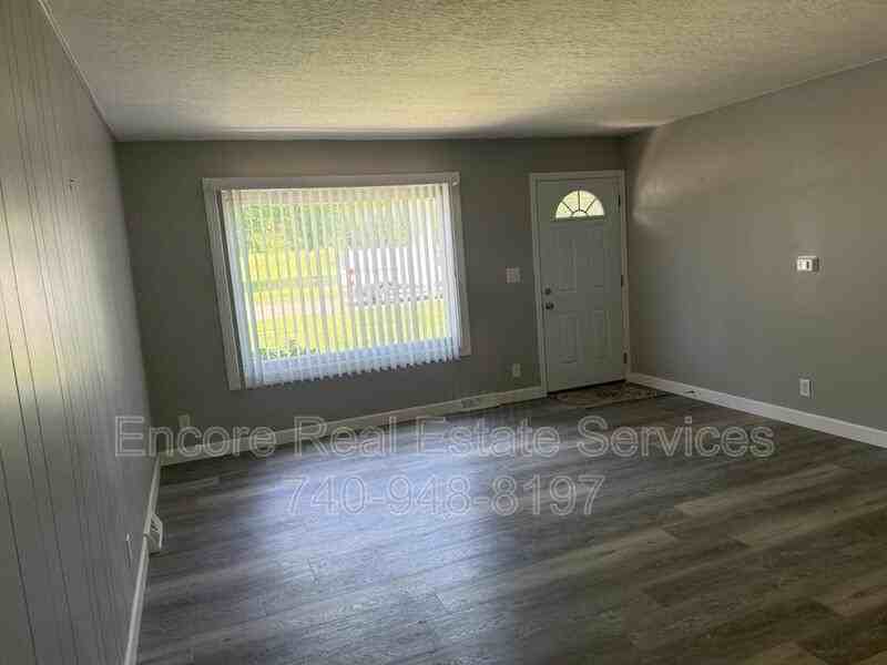 285 Parkview Dr - Photo 3 of 18