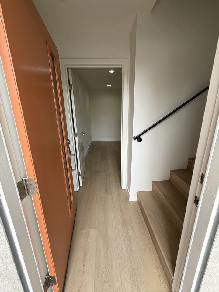 3 + 2 + RARE 3 CAR PARKING IN HIGH DEMAND EAST HOLLYWOOD LOCATION - Photo 2 of 26