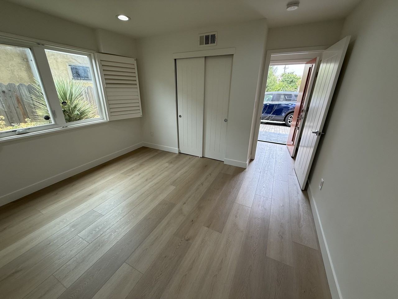 3 + 2 + RARE 3 CAR PARKING IN HIGH DEMAND EAST HOLLYWOOD LOCATION - Photo 3 of 26