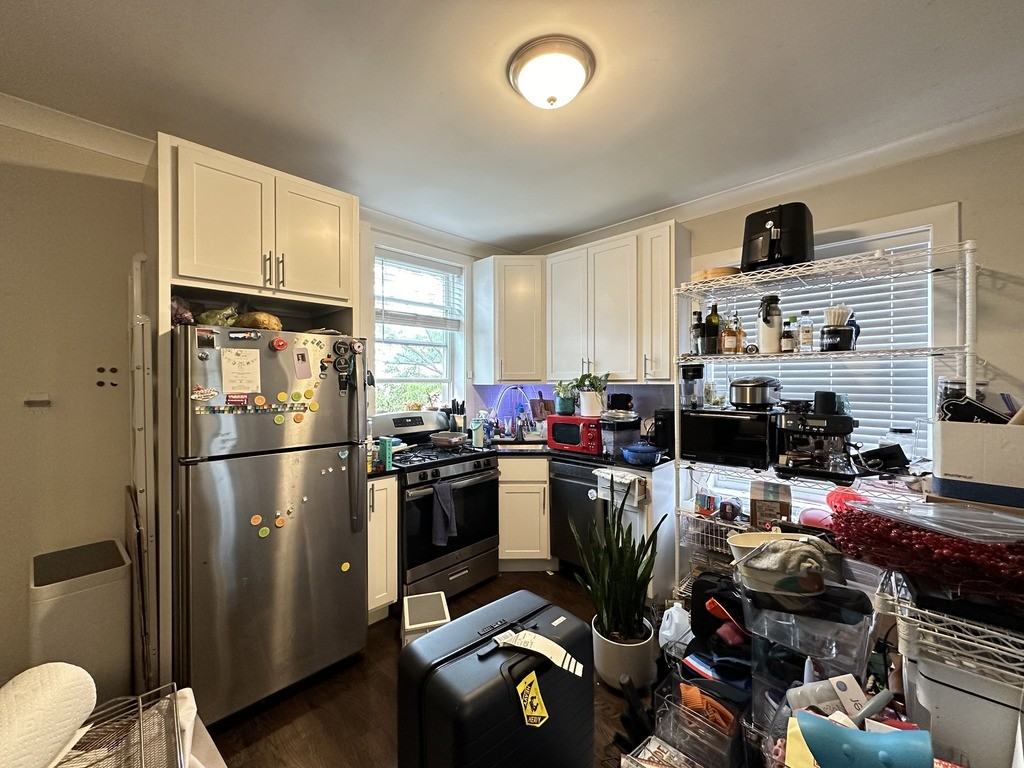 646 W Roscoe St #3N - Photo 2 of 21