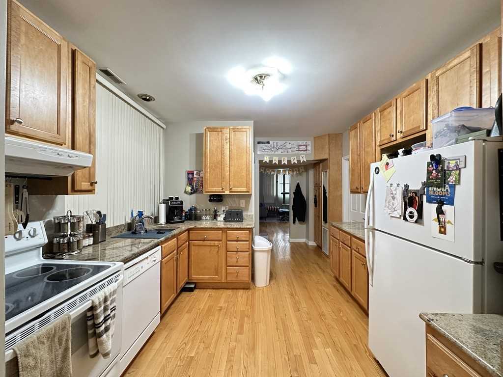 3650 W George St #1F - Photo 5 of 21