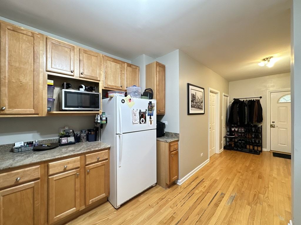 3650 W George St #1F - Photo 7 of 21