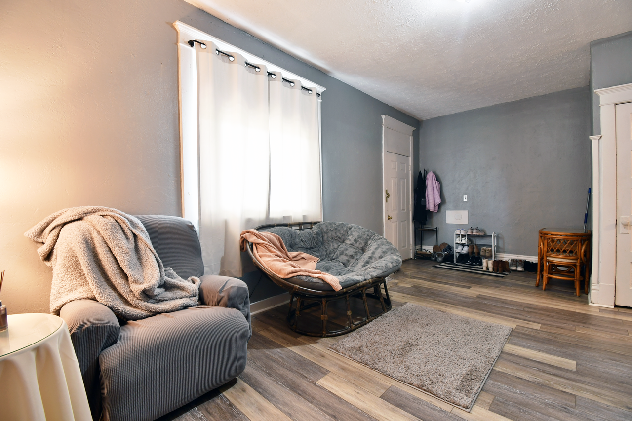 611 14th - Photo 3 of 15