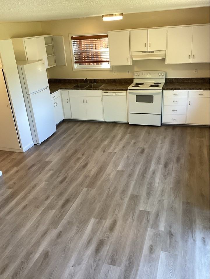 761 Northeast Reservoir Lane - Photo 2 of 14