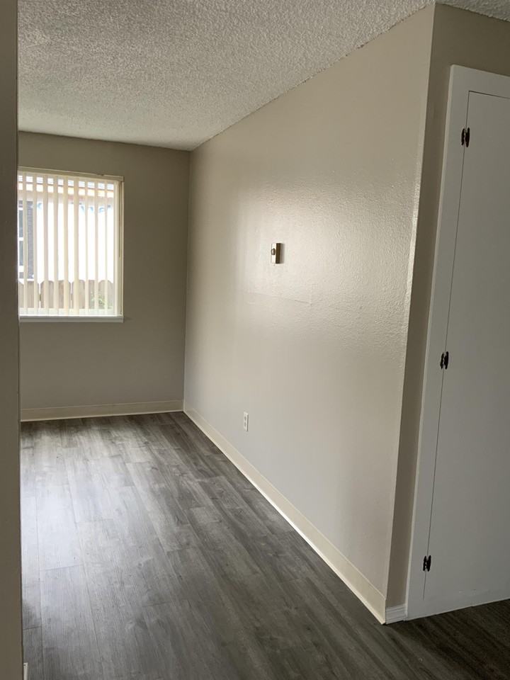 Redwood Milwaukie - Photo 2 of 12
