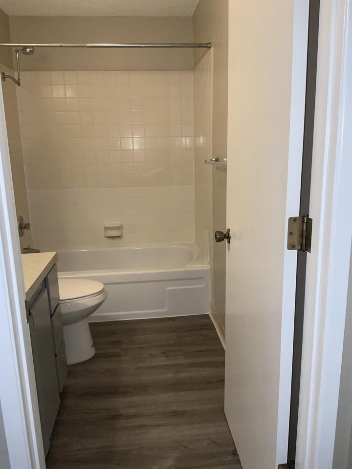 Redwood Milwaukie - Photo 5 of 12