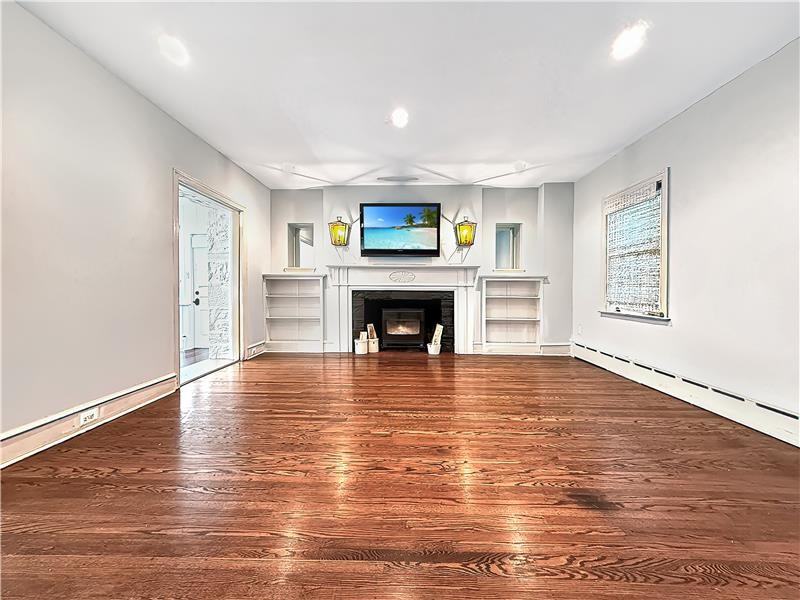 195 Midfield Rd - Photo 3 of 26