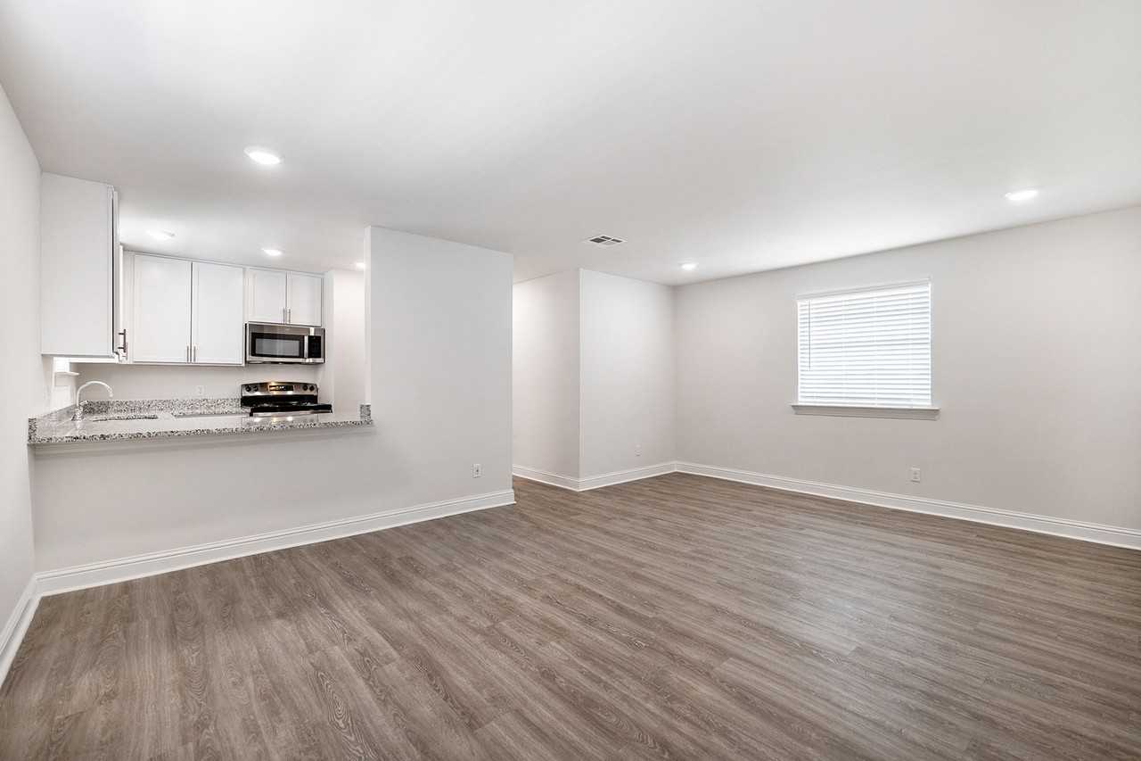 Artwalk Bucktown - Photo 3 of 35