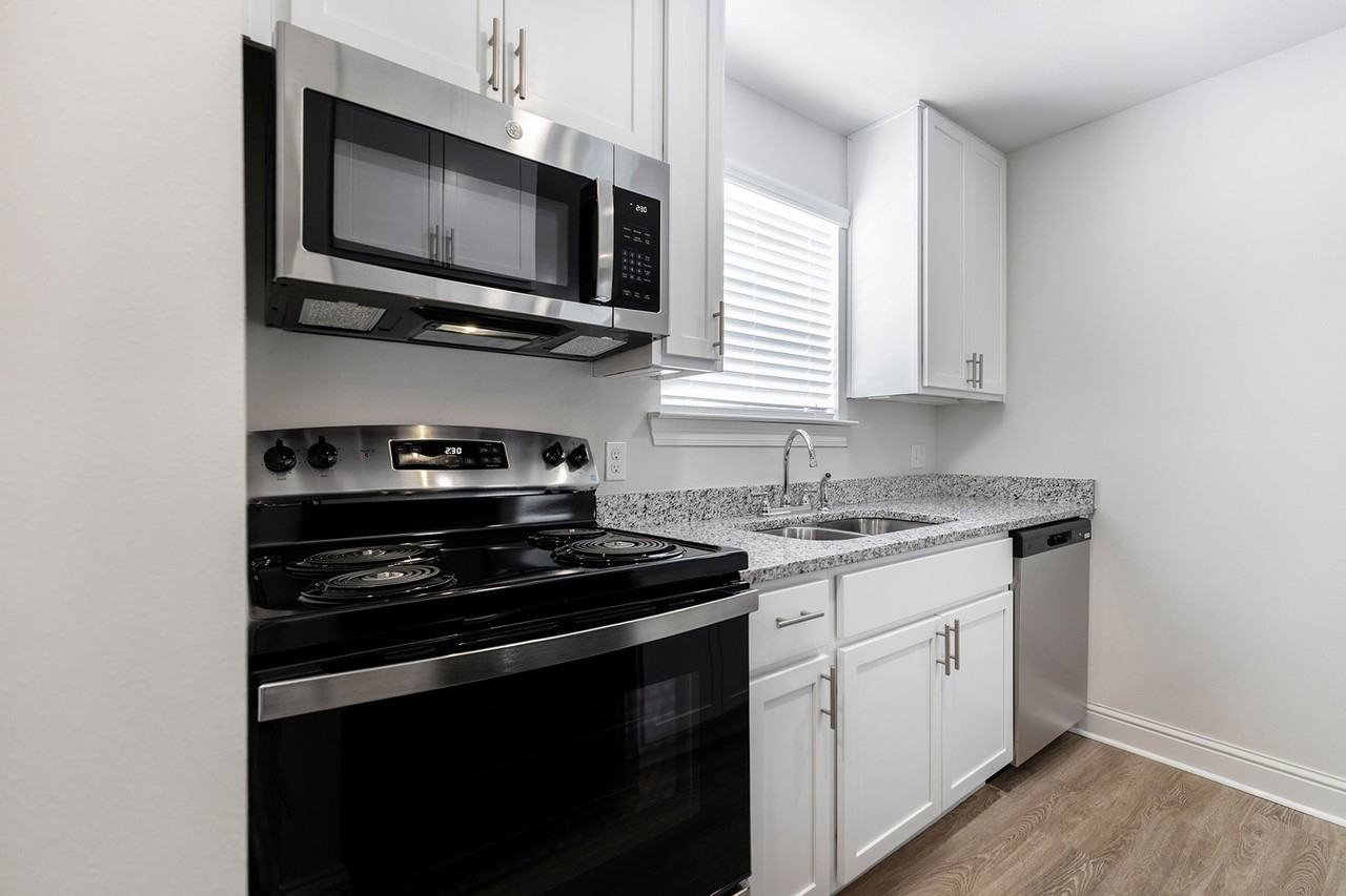 Artwalk Bucktown - Photo 5 of 35