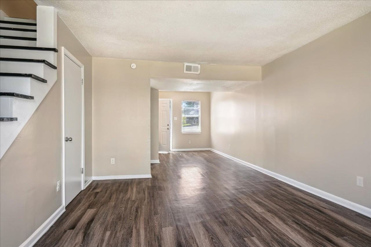 TOWNHOMES w/ W/D INCLUDED! Gated 2 Bed / 1.5 Bath Townhomes near Shelby Dr! - Photo 3 of 19