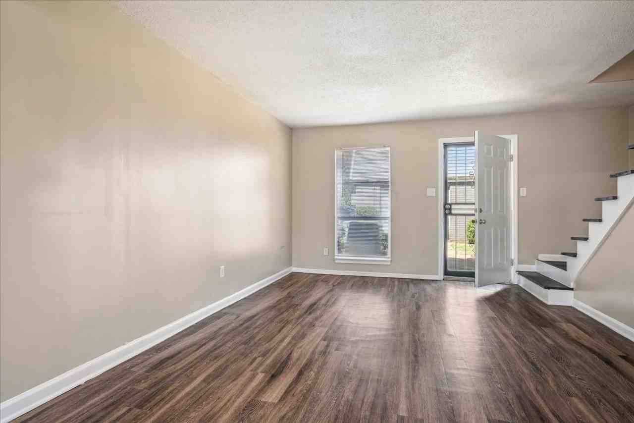 TOWNHOMES w/ W/D INCLUDED! Gated 2 Bed / 1.5 Bath Townhomes near Shelby Dr! - Photo 4 of 19